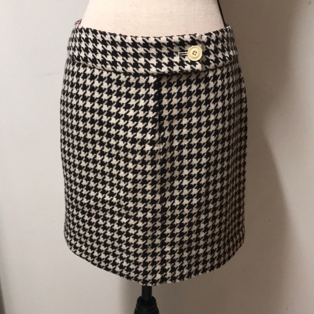 💞 2/$40 or 3/$50! Vineyard Vines Black and White Houndstooth Skirt